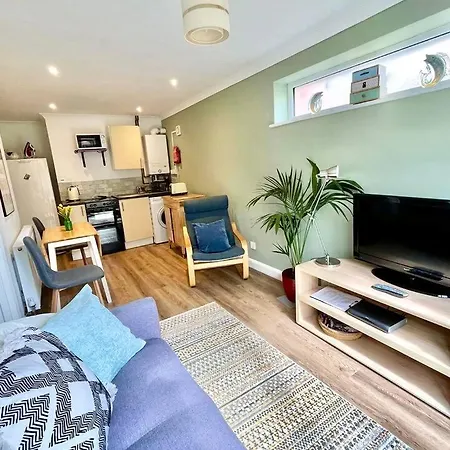 Sunny Garden Flat. Charming Area. Park & York. Apartament York