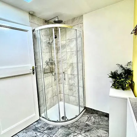 Sunny Garden Flat. Charming Area. Park & York. 约克