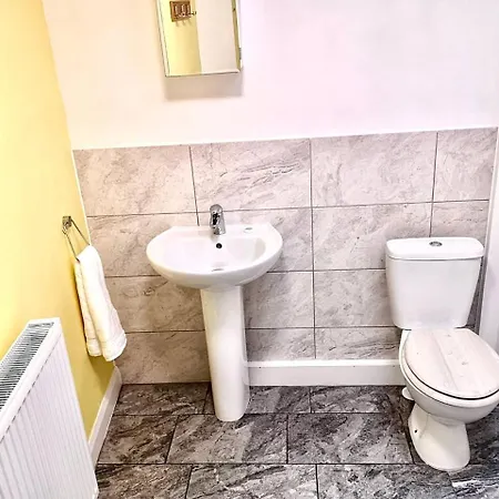 Sunny Garden Flat. Charming Area. Park & York. York