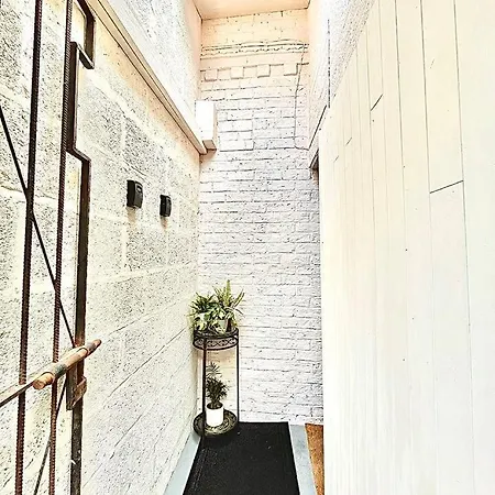 Sunny Garden Flat. Charming Area. Park & York. Apartament York